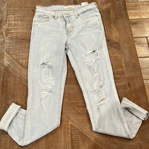 Levi’s light washed skinny jeans